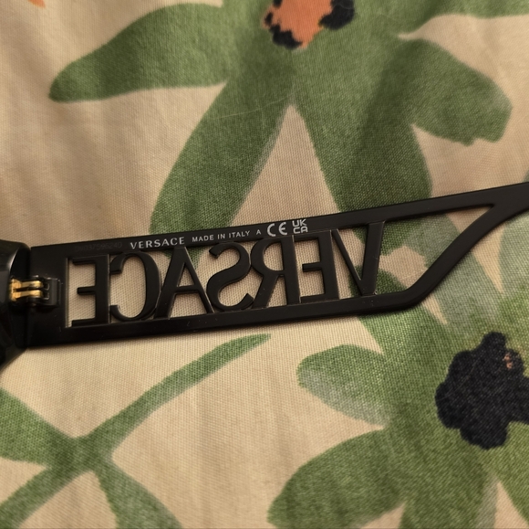 Versace Black Sunglasses MOD. 4432-U - Picture 3 of 5